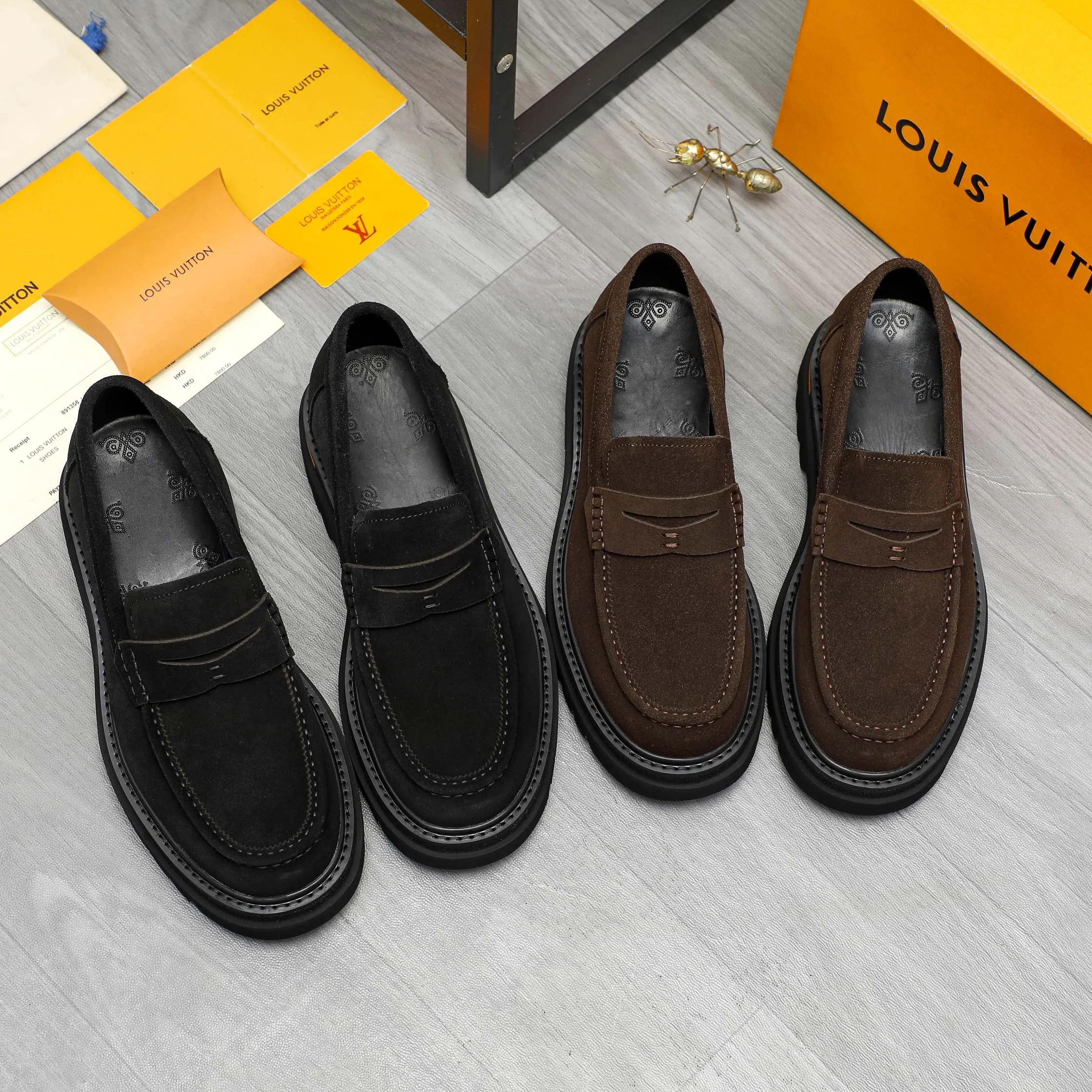 Men's shoes 💰620 Product trademark: LV "Louis Vuitton" business casual slip-on leather shoes Regular size: 37-46 Product material: Selected high-quality frosted cowhide upper, pigskin lining, rubber outsole
